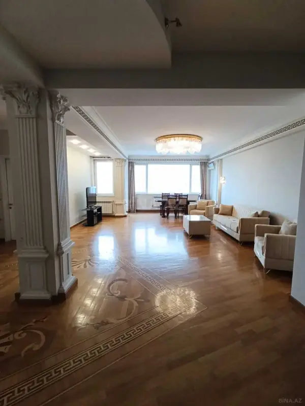 Kirayə verilir 3 otaqlı mənzil 176 m²