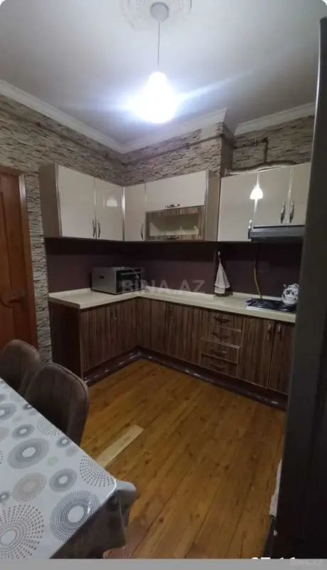 Kirayə verilir 2 otaqlı mənzil 67 m²