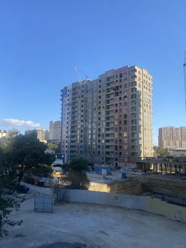 Satılır 4 otaqlı mənzil 122 m²