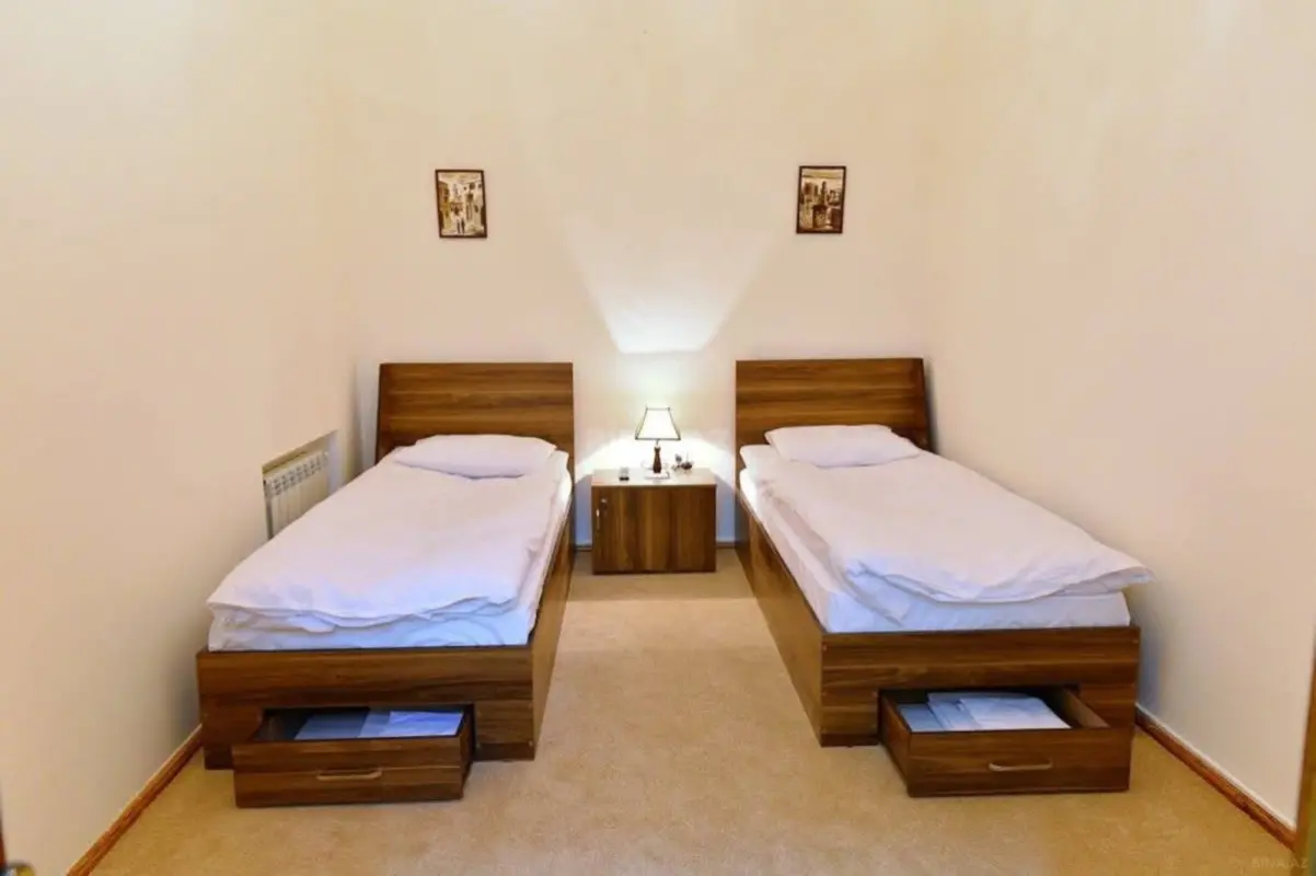 Kirayə verilir 3 otaqlı mənzil 180 m²