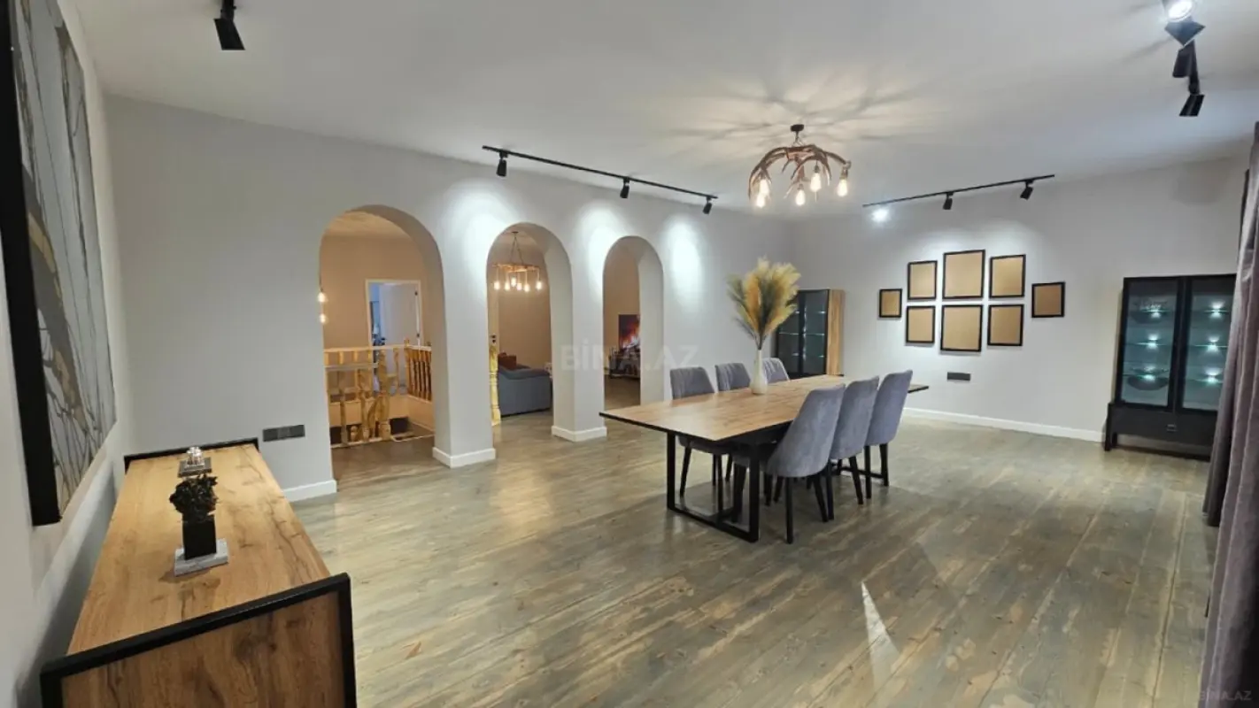 Satılır 9 otaqlı həyət evi 400 m²