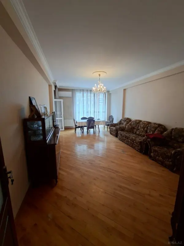 Satılır 3 otaqlı mənzil 125 m²