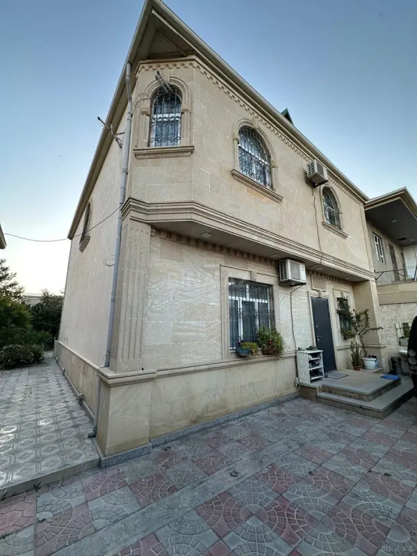 Satılır 6 otaqlı həyət evi 250 m²