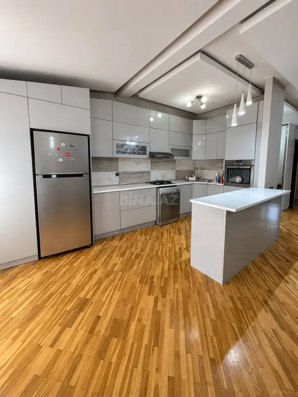 Kirayə verilir 2 otaqlı mənzil 85 m²