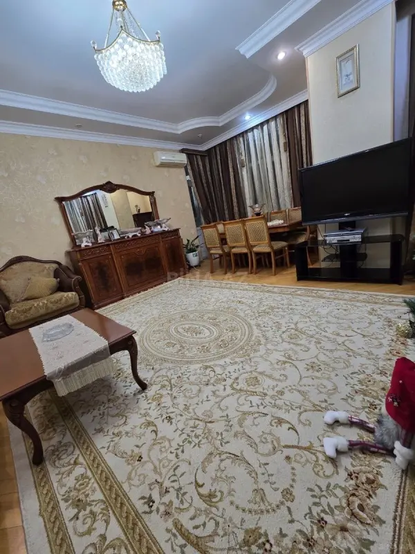 Satılır 4 otaqlı mənzil 157 m²