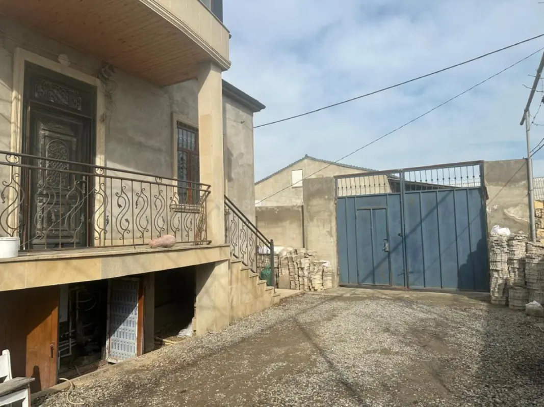 Satılır 4 otaqlı həyət evi 200 m²