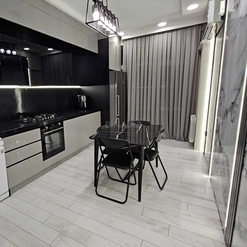 Kirayə verilir 3 otaqlı mənzil 140 m²