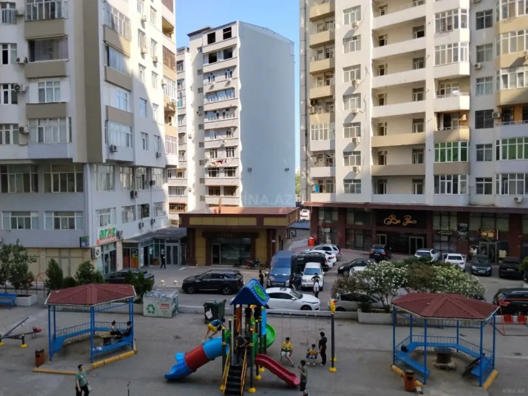 Satılır 3 otaqlı mənzil 93 m²