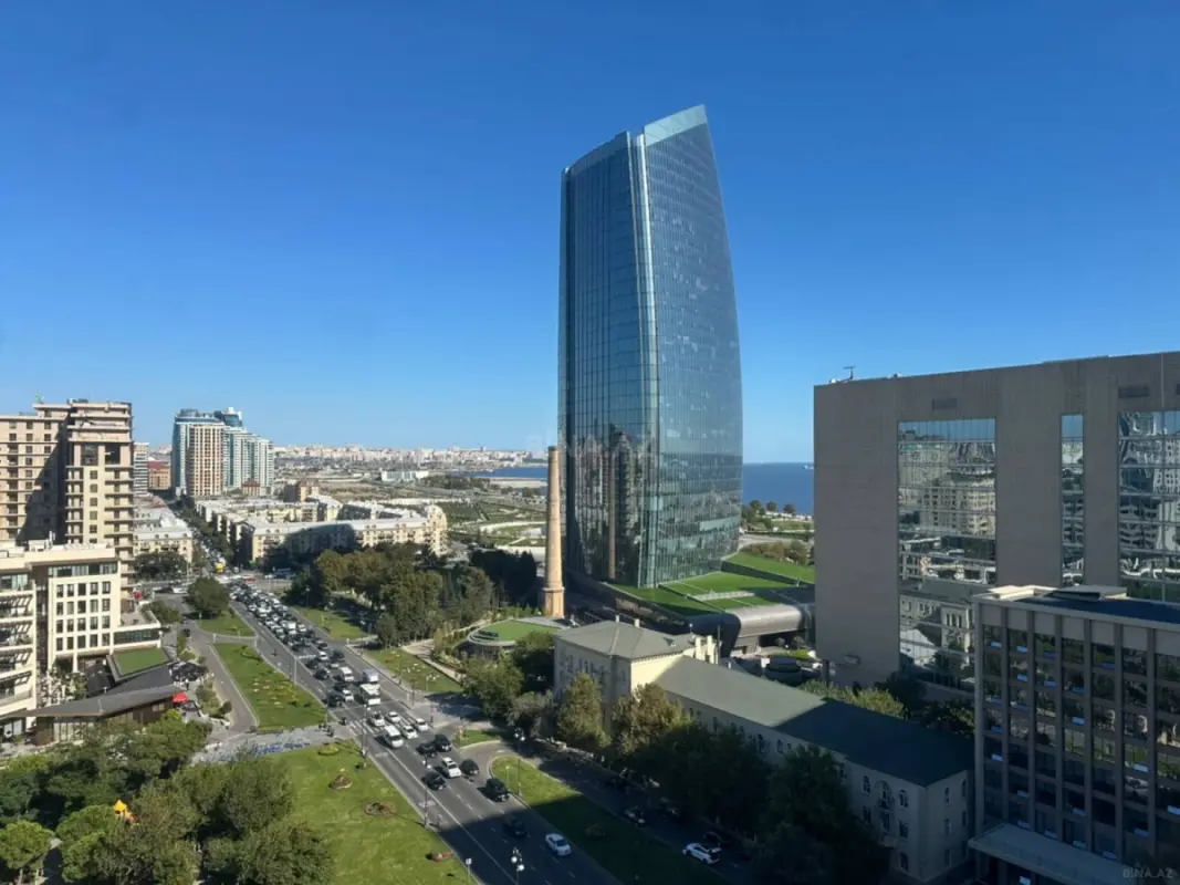 Satılır 3 otaqlı mənzil 180 m²