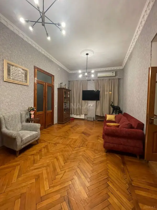 Satılır 4 otaqlı mənzil 125 m²