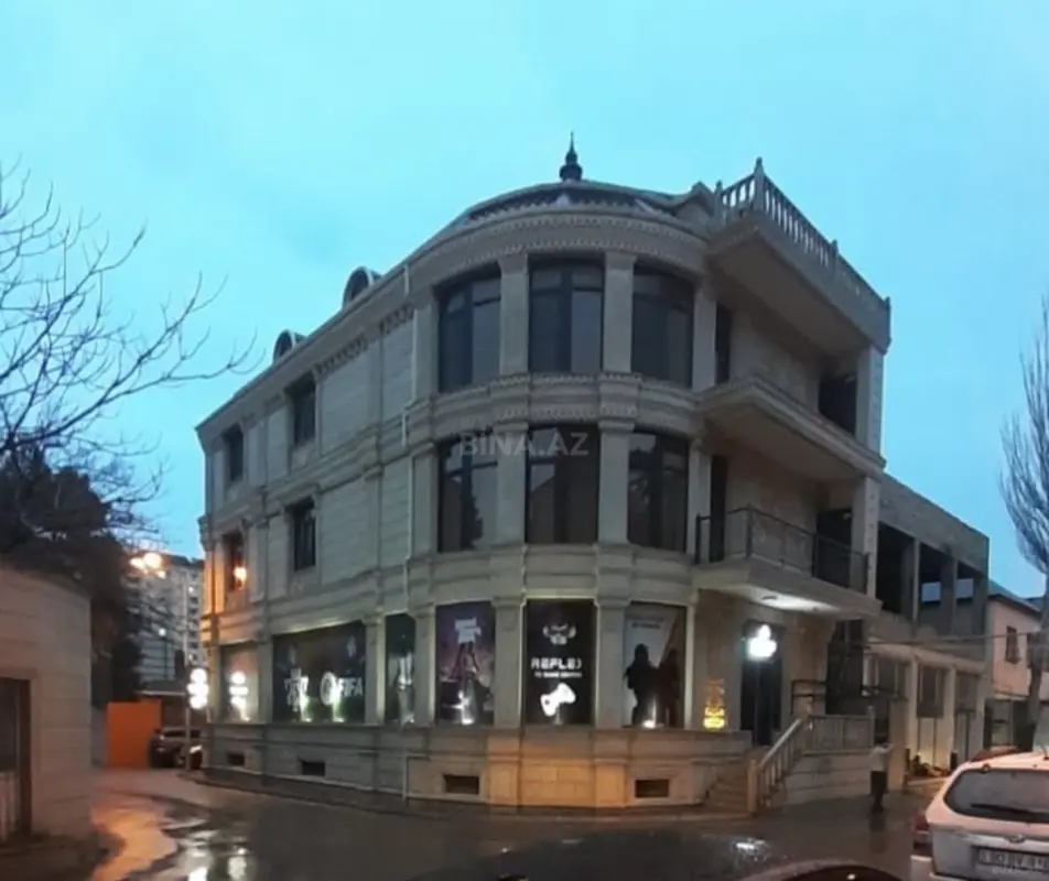 Satılır 12 otaqlı mənzil 730 m²