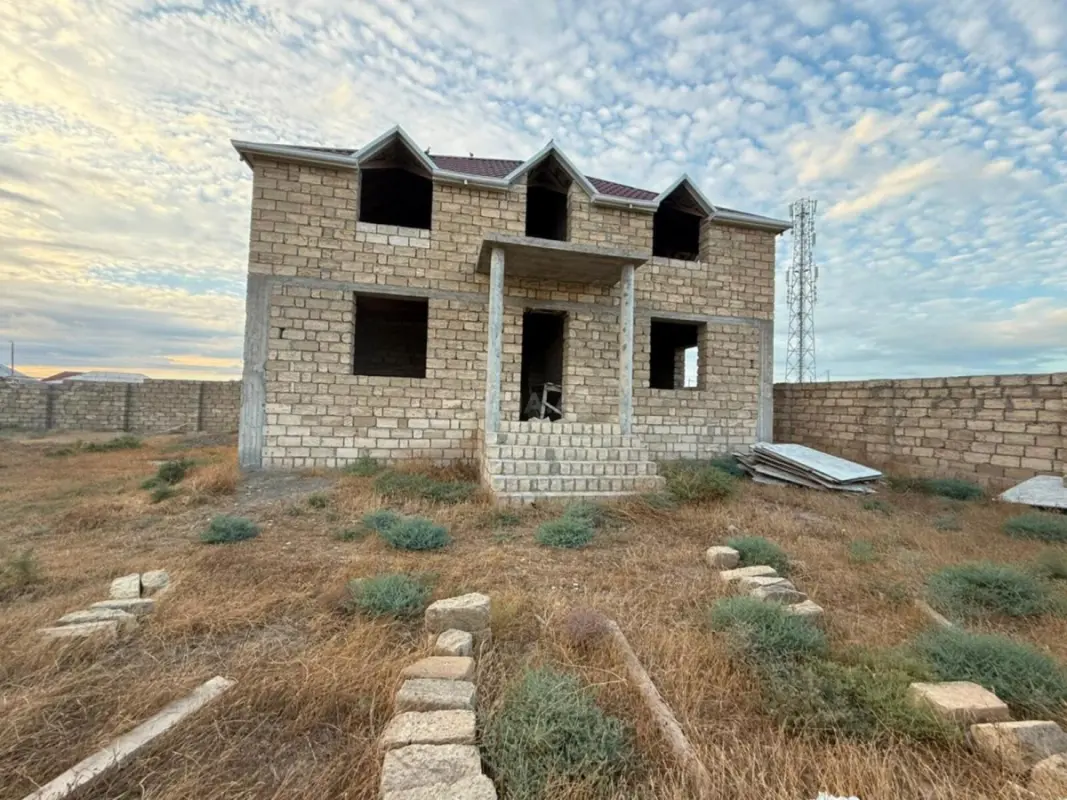 Satılır 6 otaqlı həyət evi 200 m²