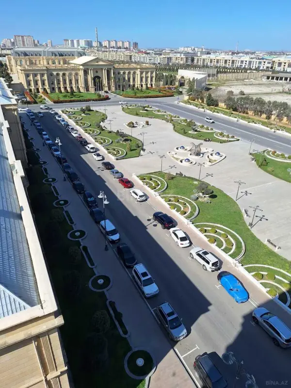 Satılır 4 otaqlı mənzil 165 m²