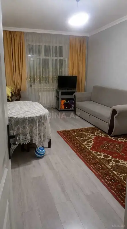Kirayə verilir 2 otaqlı mənzil 105 m²