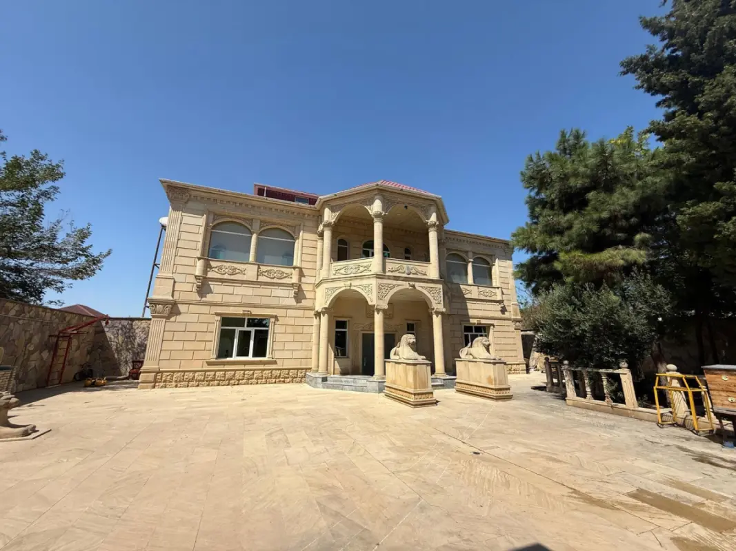 Satılır 6 otaqlı həyət evi 610 m²