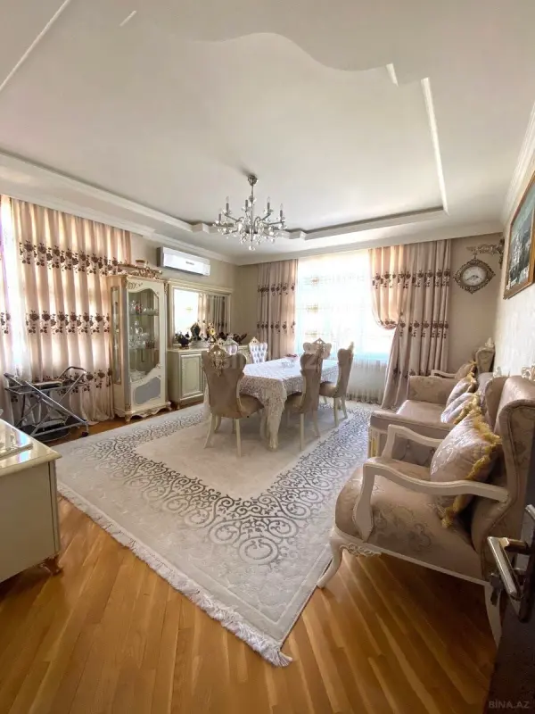 Satılır 4 otaqlı mənzil 140 m²