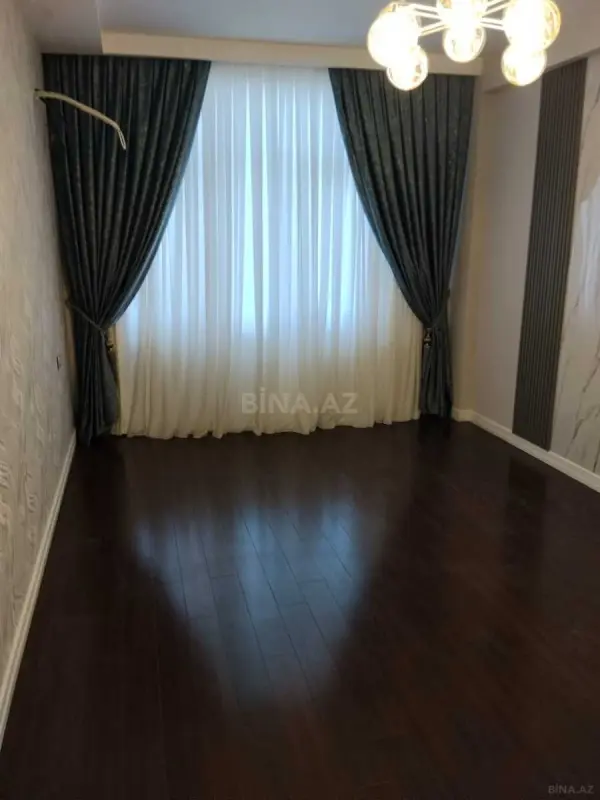 Satılır 4 otaqlı mənzil 215 m²