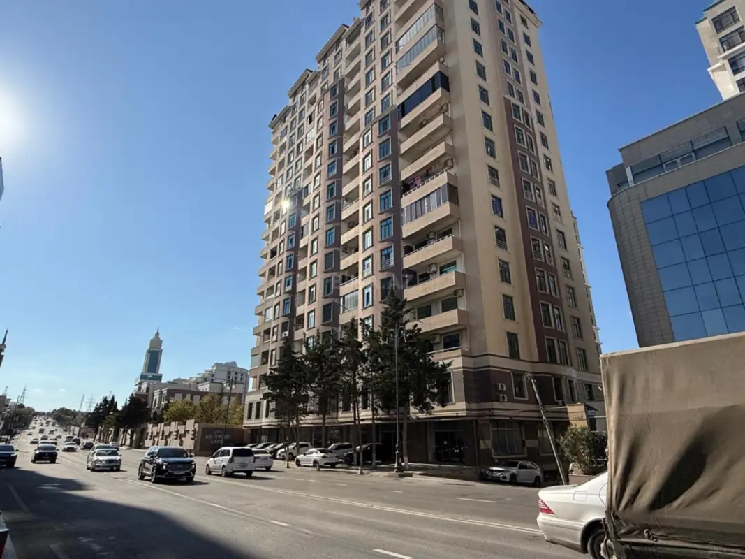 Satılır 3 otaqlı mənzil 94 m²