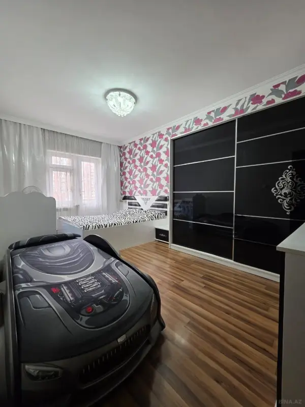 Satılır 4 otaqlı mənzil 111 m²