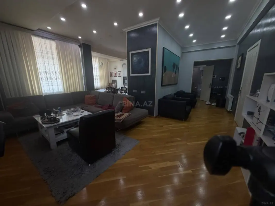 Satılır 2 otaqlı mənzil 84 m²