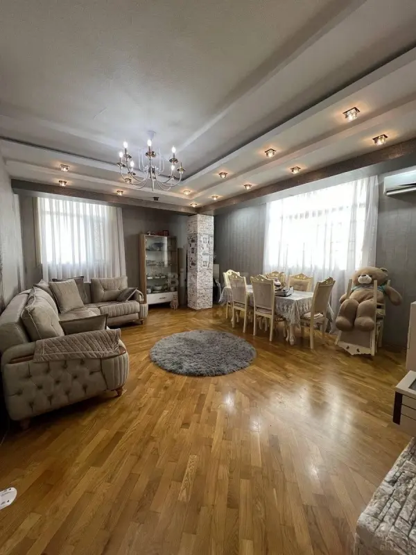 Satılır 3 otaqlı mənzil 108 m²