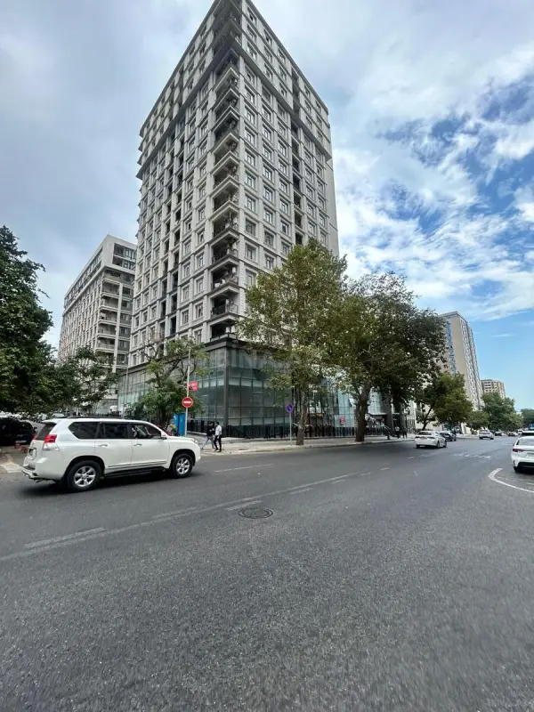 Satılır 3 otaqlı mənzil 109 m²