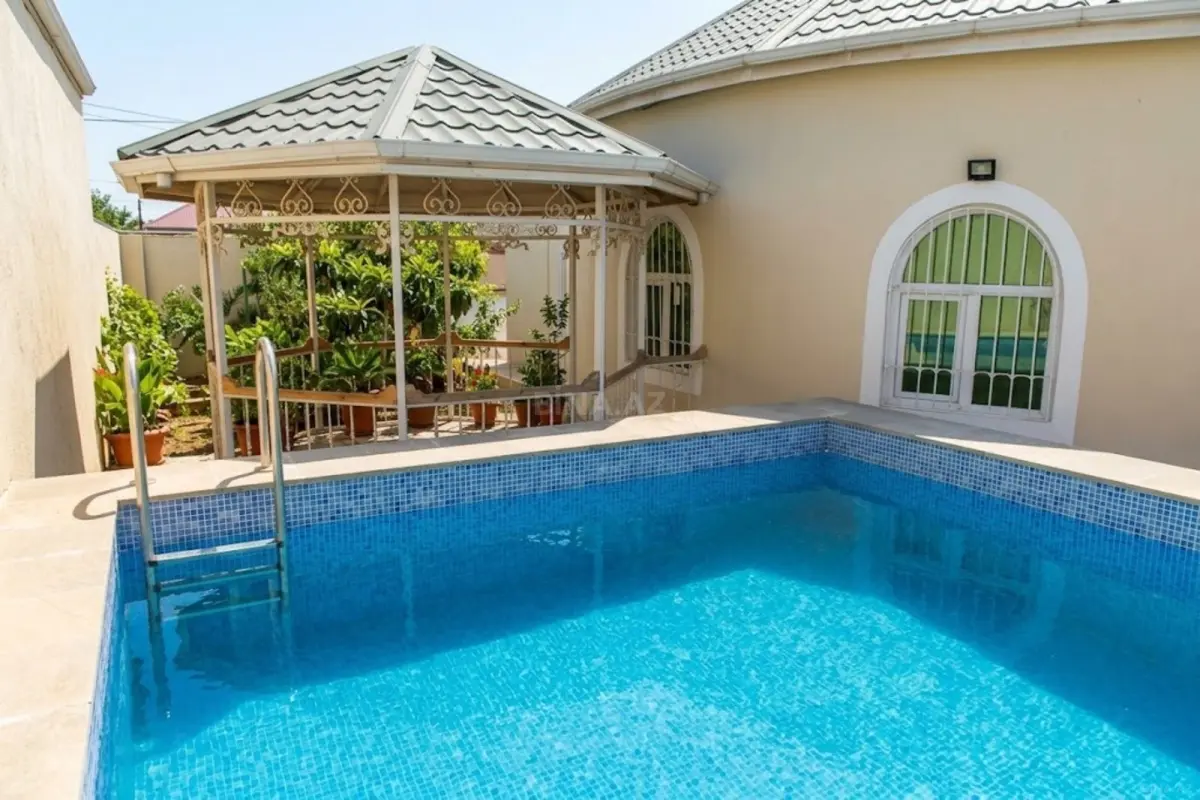 Satılır 4 otaqlı həyət evi 162 m²