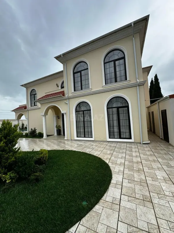 Satılır 8 otaqlı həyət evi 460 m²