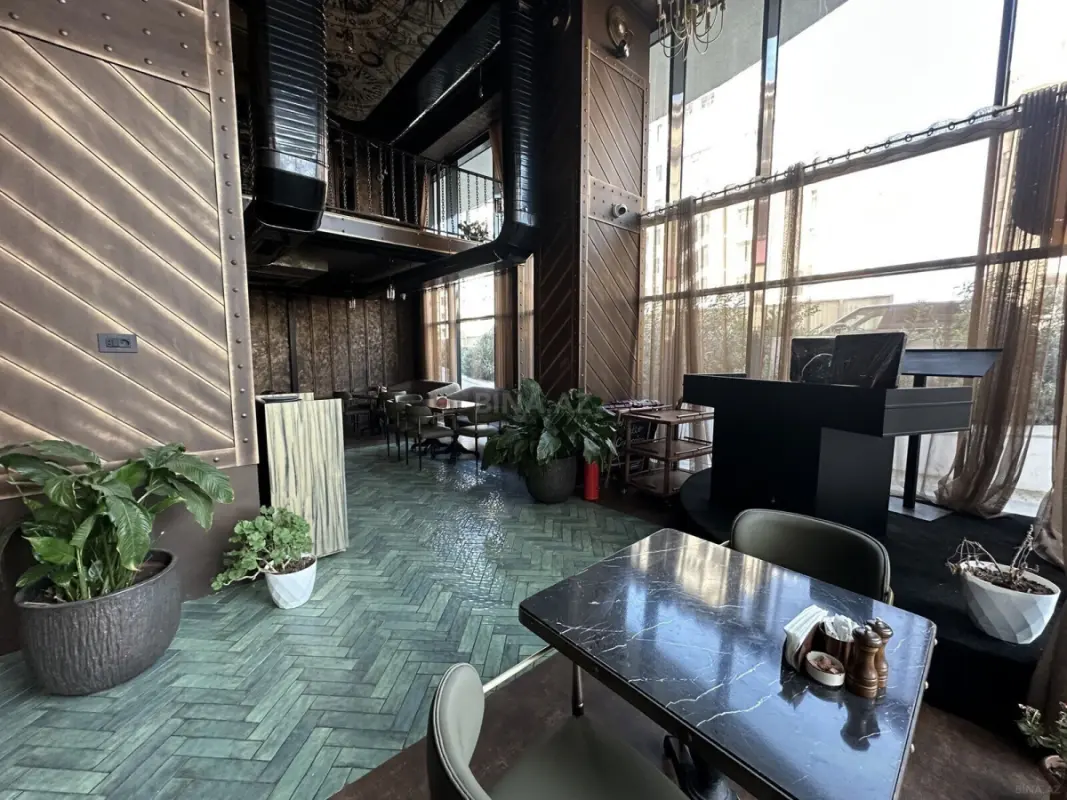 Satılır obyekt 205 m²