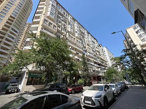 Satılır 4 otaqlı mənzil 200 m² — Bakı 4 otaq 200.00 m²
