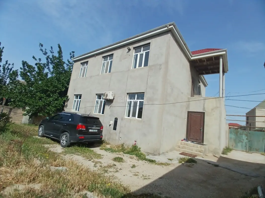 Satılır 7 otaqlı həyət evi 300 m²