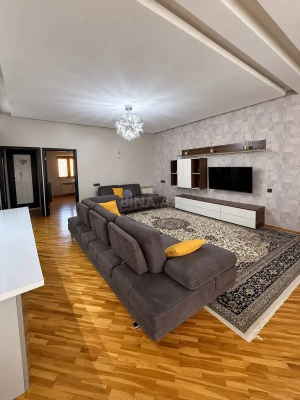 Kirayə verilir 2 otaqlı mənzil 81 m²