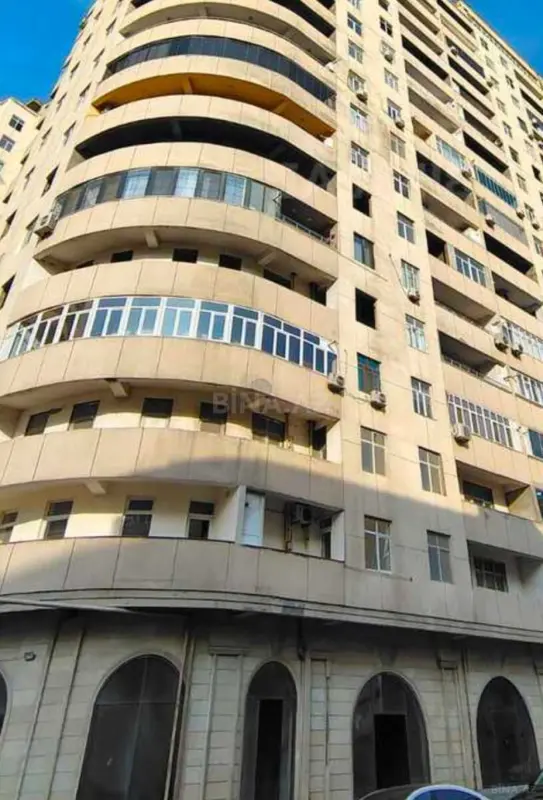 Satılır 4 otaqlı mənzil 209 m²