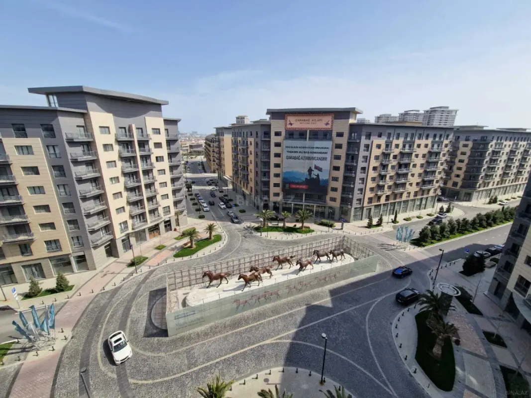 Satılır 4 otaqlı mənzil 214 m²