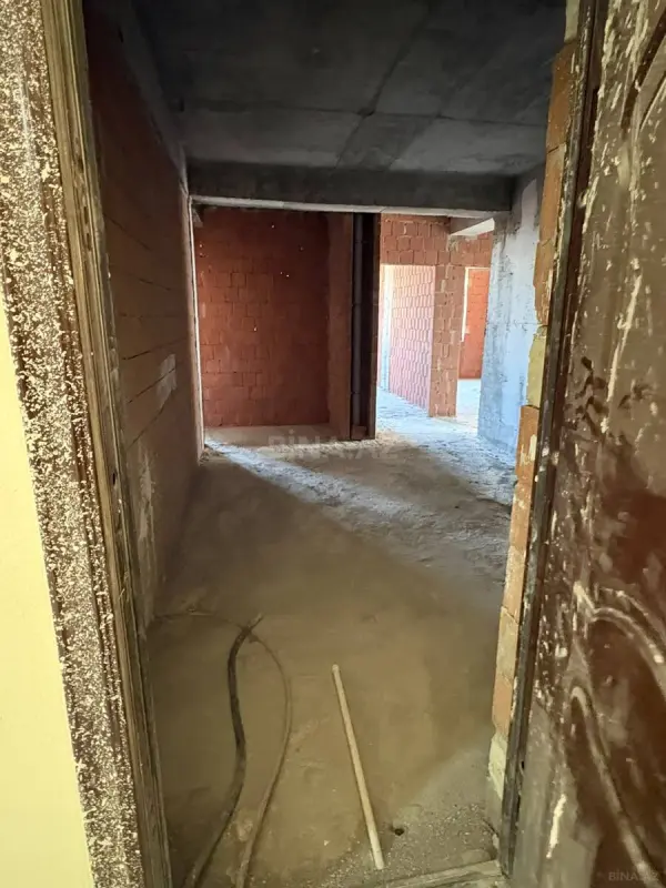 Satılır 4 otaqlı mənzil 174 m²