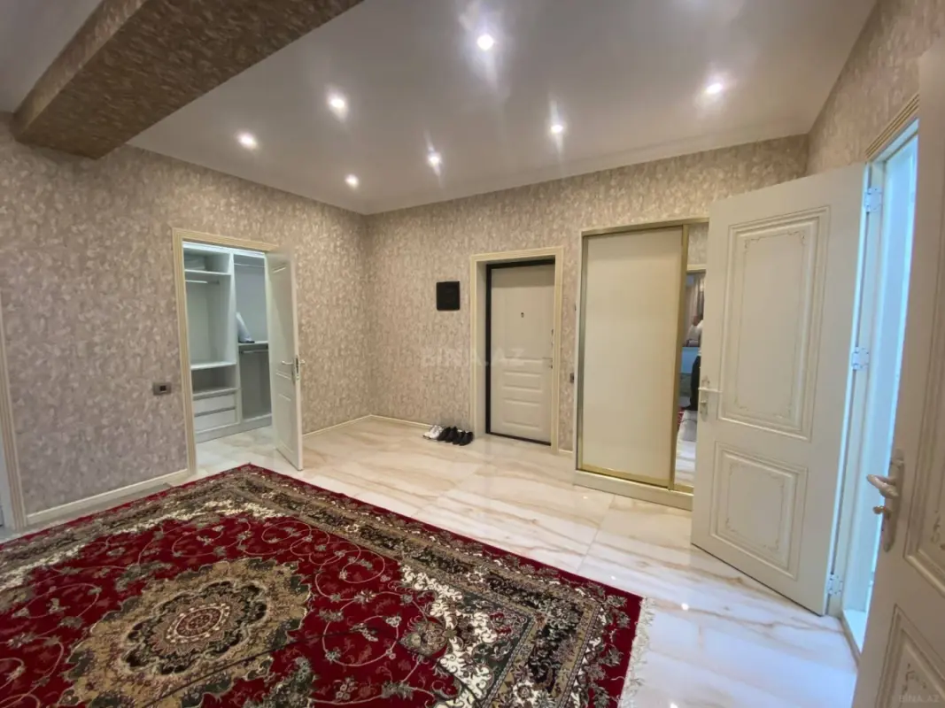 Kirayə verilir 2 otaqlı mənzil 110 m²