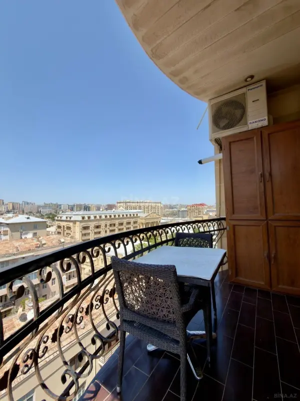 Satılır 3 otaqlı mənzil 125 m²