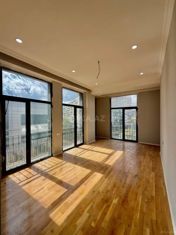 Satılır 4 otaqlı mənzil 149 m²