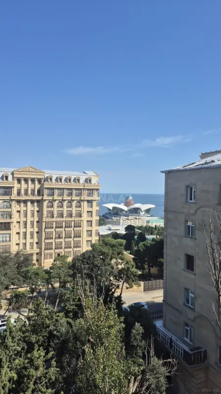 Satılır 3 otaqlı mənzil 101 m²