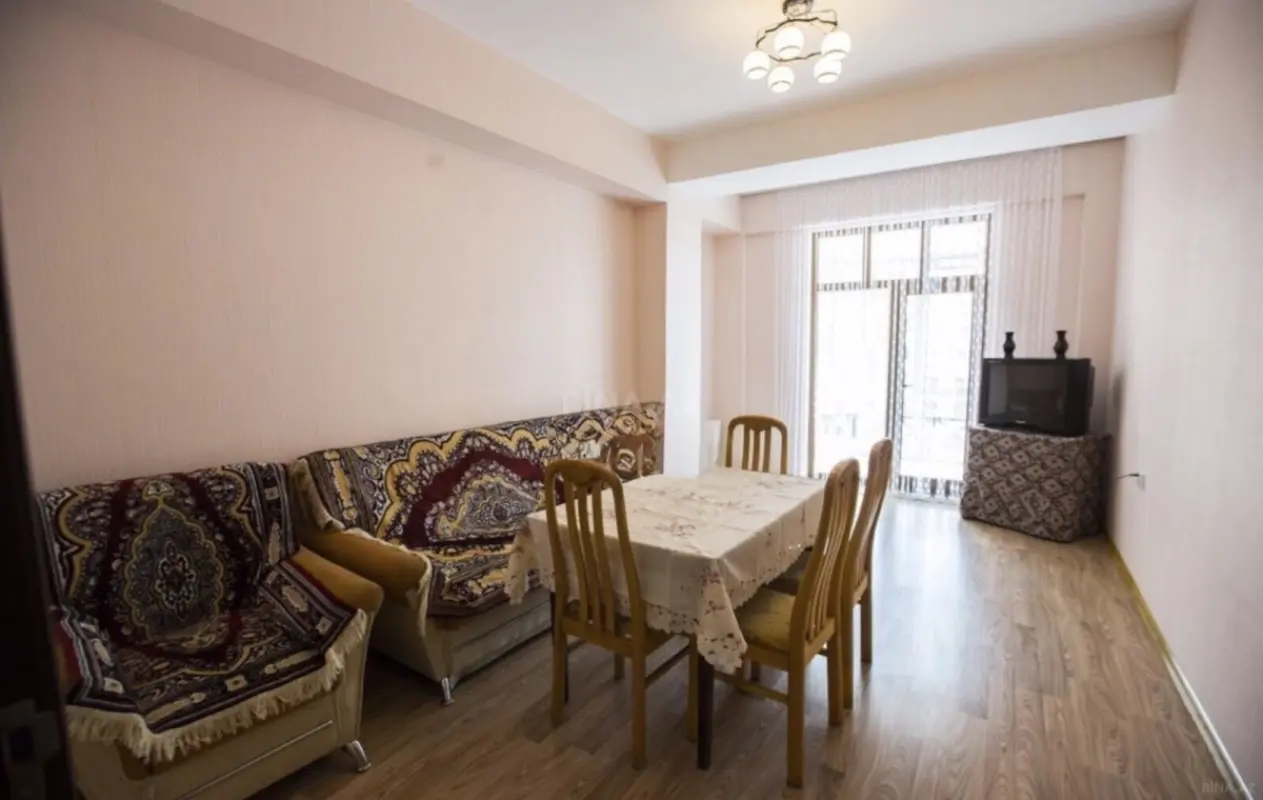 Kirayə verilir 2 otaqlı mənzil 75 m²