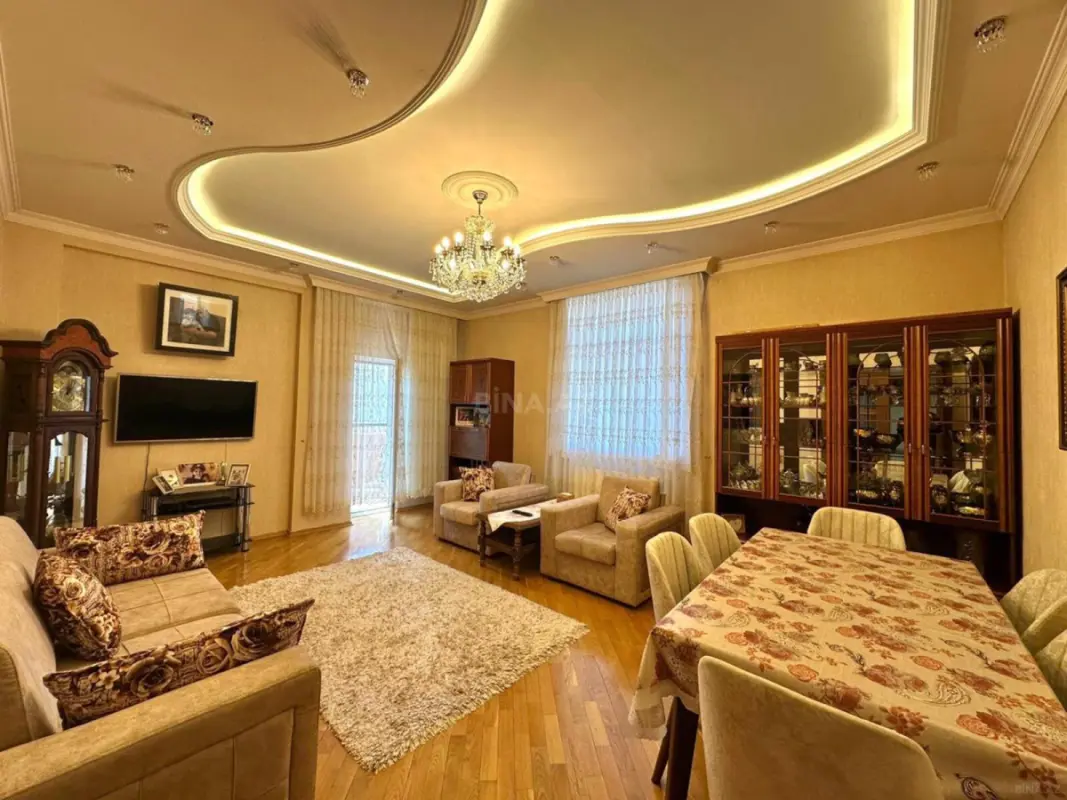 Satılır 3 otaqlı mənzil 140 m²