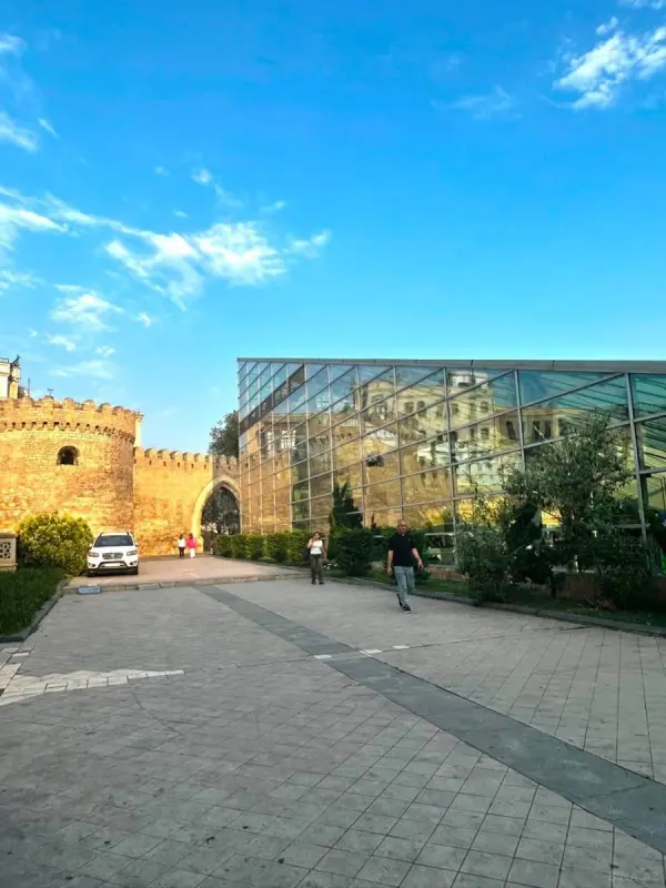 Satılır 7 otaqlı mənzil 130 m²