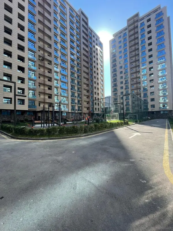 Satılır 3 otaqlı mənzil 121 m²