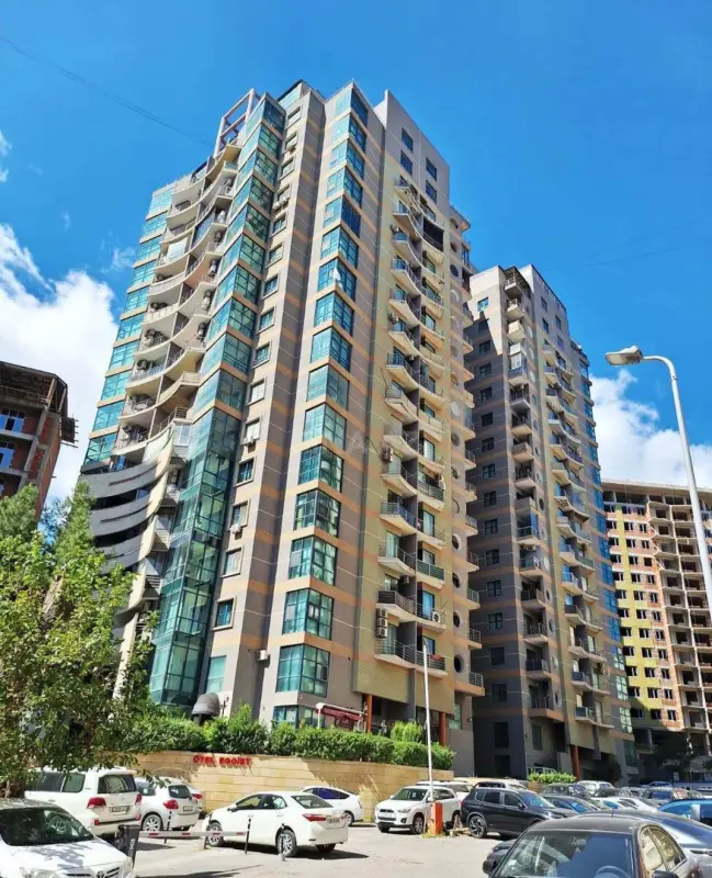 Satılır 4 otaqlı mənzil 205 m²