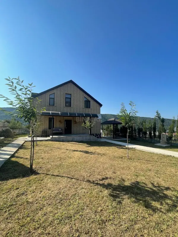 Satılır 4 otaqlı həyət evi 200 m²