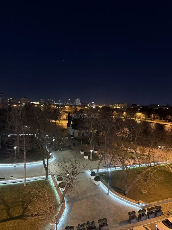 Satılır 5 otaqlı mənzil 217 m²