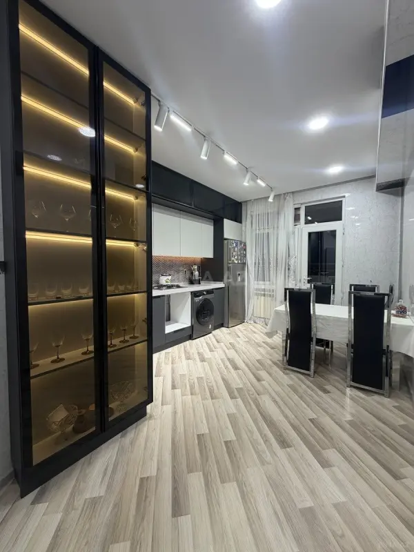 Satılır 3 otaqlı mənzil 115 m²