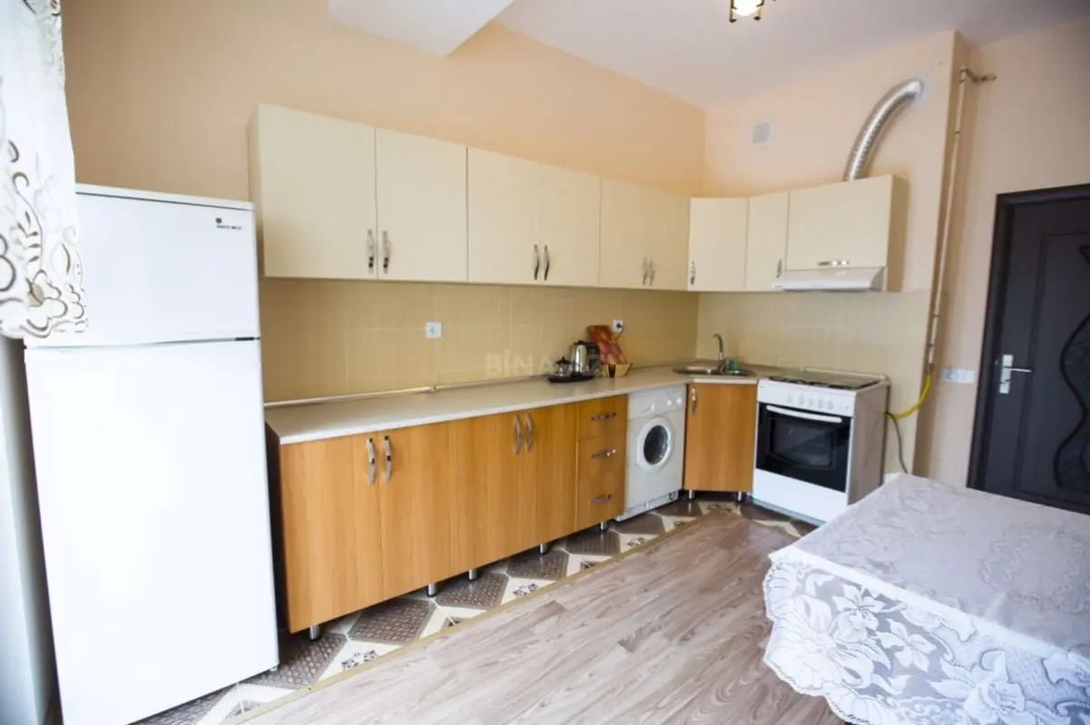 Kirayə verilir 2 otaqlı mənzil 80 m²