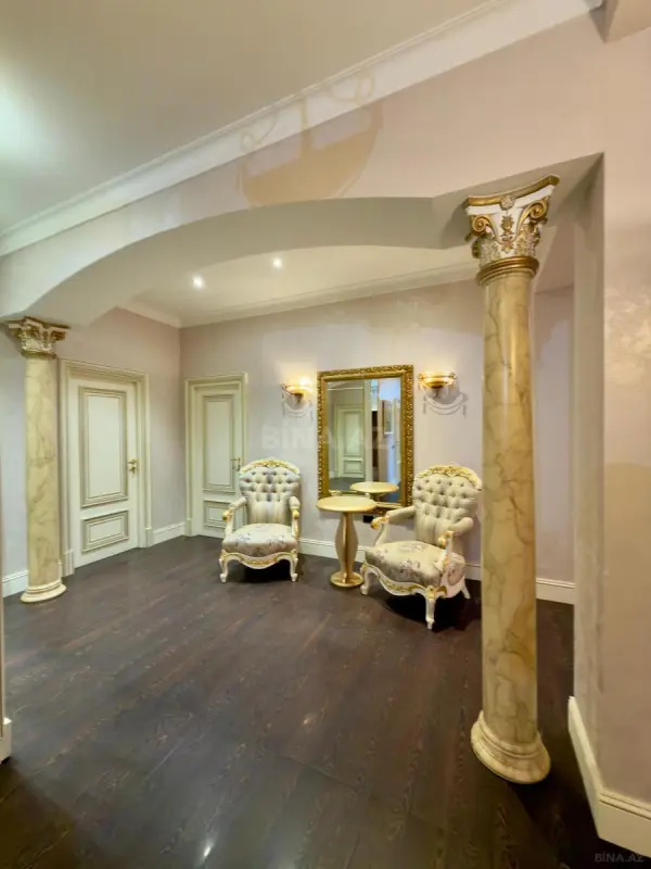 Satılır 4 otaqlı mənzil 175 m²