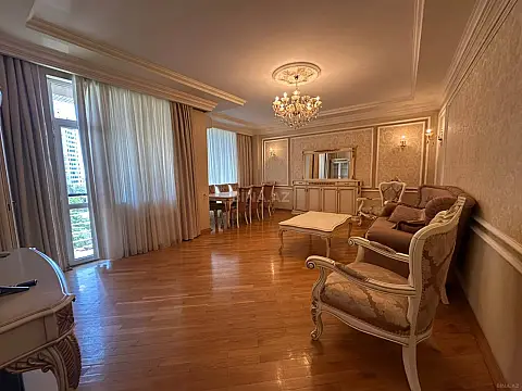 Kirayə verilir 3 otaqlı mənzil 145 m² — Bakı 3 otaq 145.00 m²